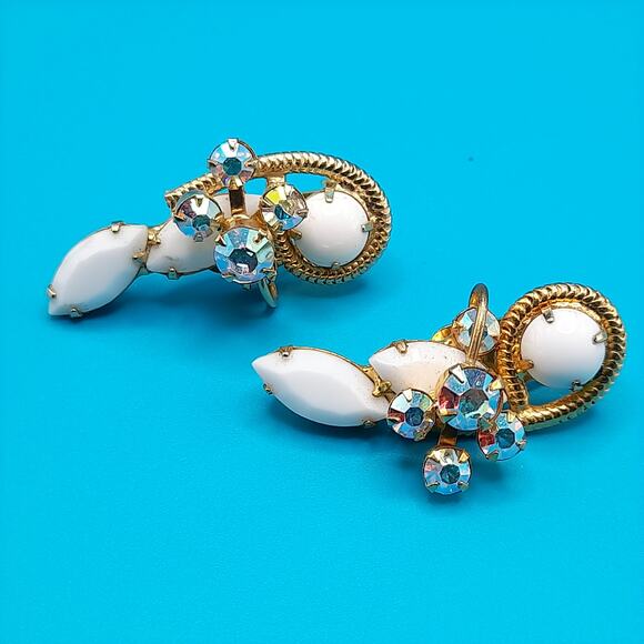 Vintage Milk Glass Ear Climber Clip Earrings, Gold Plated, 1960s, 1 1/2 In - Picture 10 of 10
